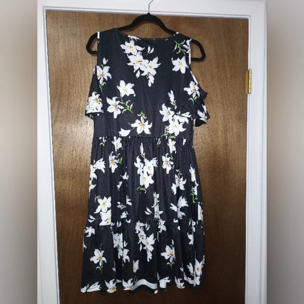 Floral‎ Cold Shoulder Dress with pockets XL
